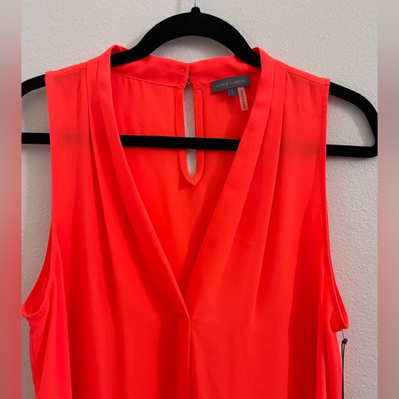 NWT Vince Camuto sleeveless V-neck blouse with pleats IN CORAL color Size Large - Picture 3 of 8